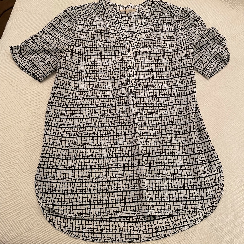 Black & White shirt sleeve blouse